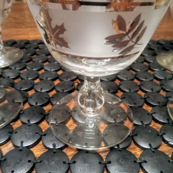 Vintage MCM Libbey Gold Leaf Cordial Glasses - Set of 6 - Picture 4 of 5
